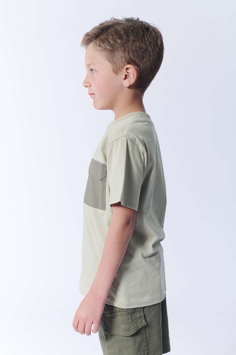 Remera con Bolsillo Verde