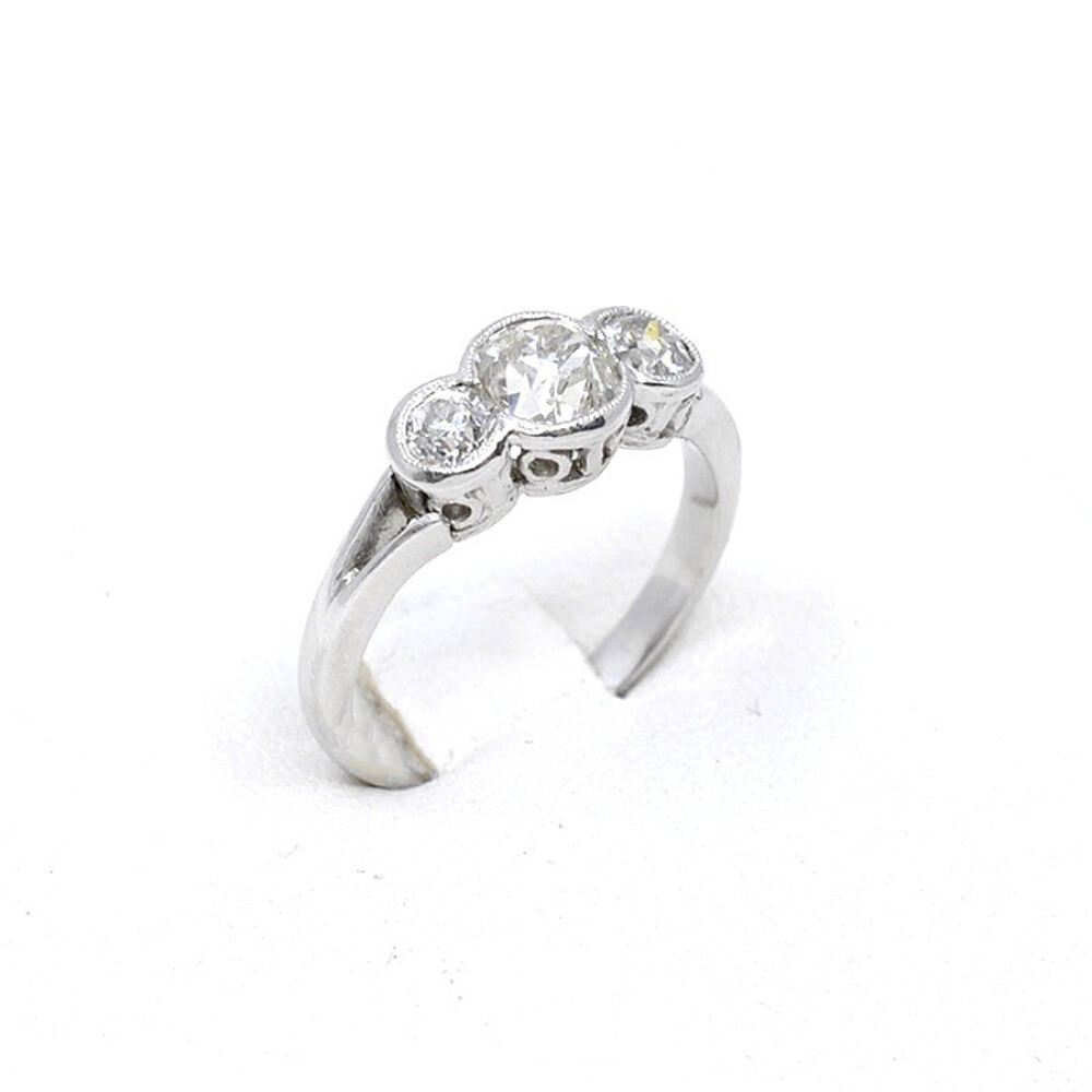 Anillo Estilo Antiguo En Platino Y Brillantes Anillo Estilo Antiguo En Platino Y Brillantes