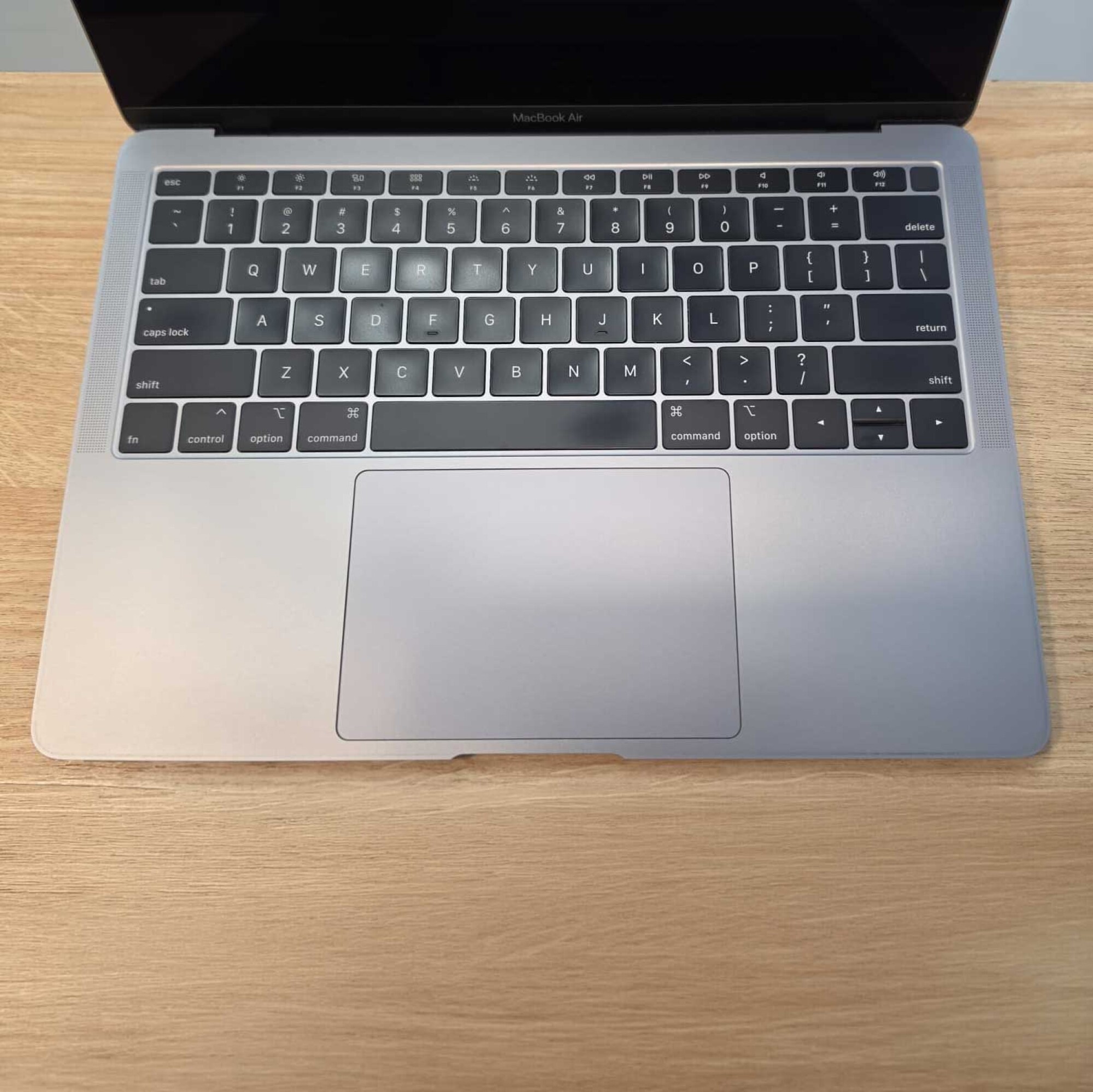 MacBook Air 13″ 2018 - 8GB RAM 128GB SSD — denuevo