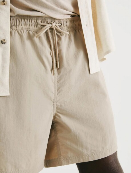 SHORT DE BAÑO CON TEXTURA BEIGE
