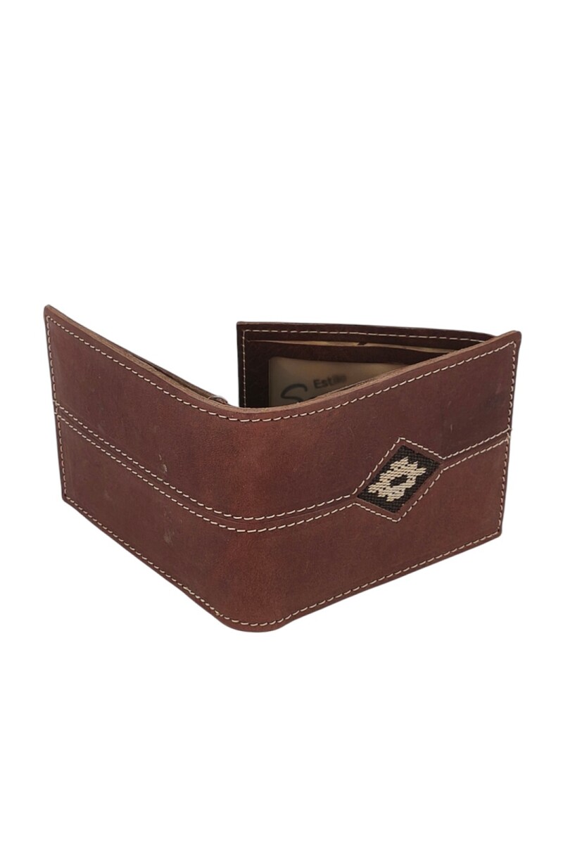 Billetera de cuero con detalle en guarda pampa Marron