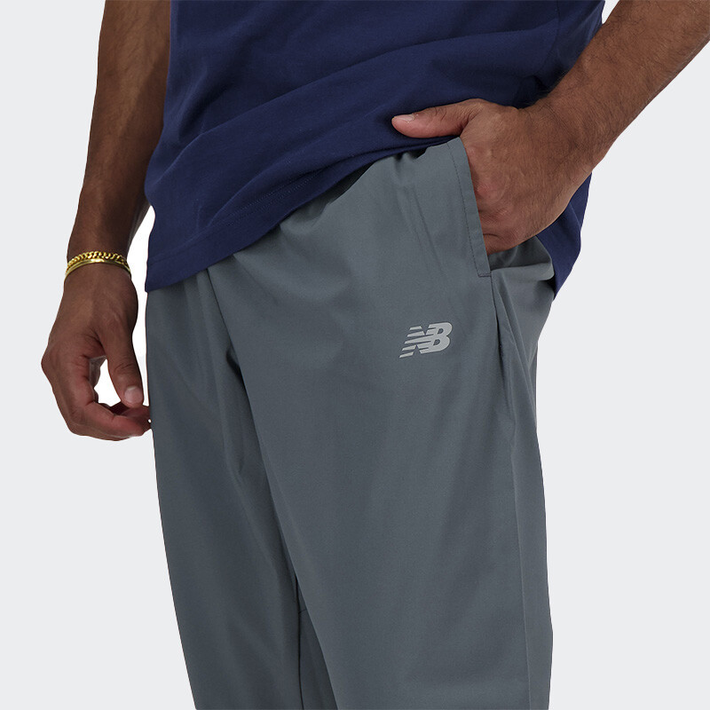 Pantalón New Balance Sport Essentials Woven Jogger Gris