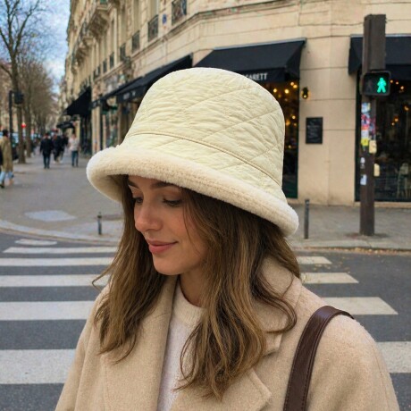Gorro piluso puffer con corderito Blanco