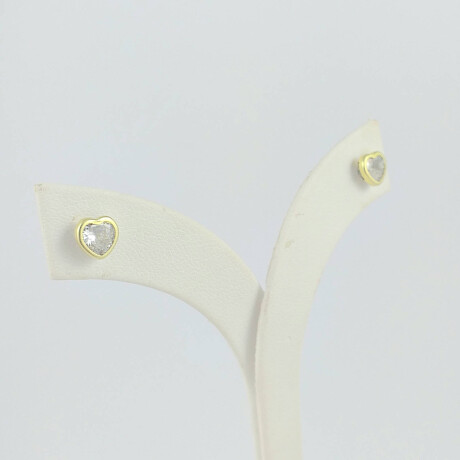 Caravanas de plata 925 con detalles de double en oro 18Ktes Corazón con circonia central, diámetro 7mm, perno y rosca. Caravanas de plata 925 con detalles de double en oro 18Ktes Corazón con circonia central, diámetro 7mm, perno y rosca.