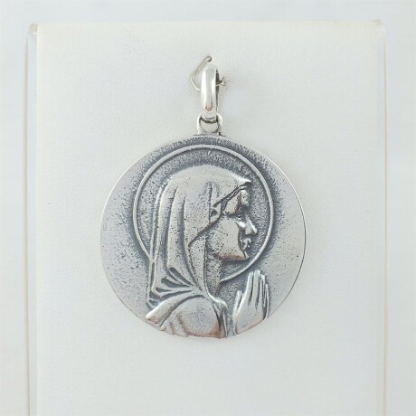 Medalla religiosa Virgen niña de plata 925 cunero. Medalla religiosa Virgen niña de plata 925 cunero.