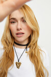 COLLAR LARGO CON HILO DE SEDA CON DETALLE DE ALAS EN ALEACIÓN DE METALES BAÑADO EN ORO 18K Colgante