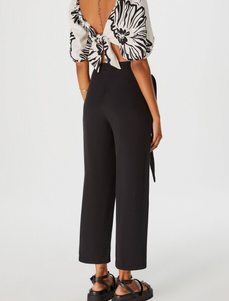 PANTALÓN CON LAZO NEGRO