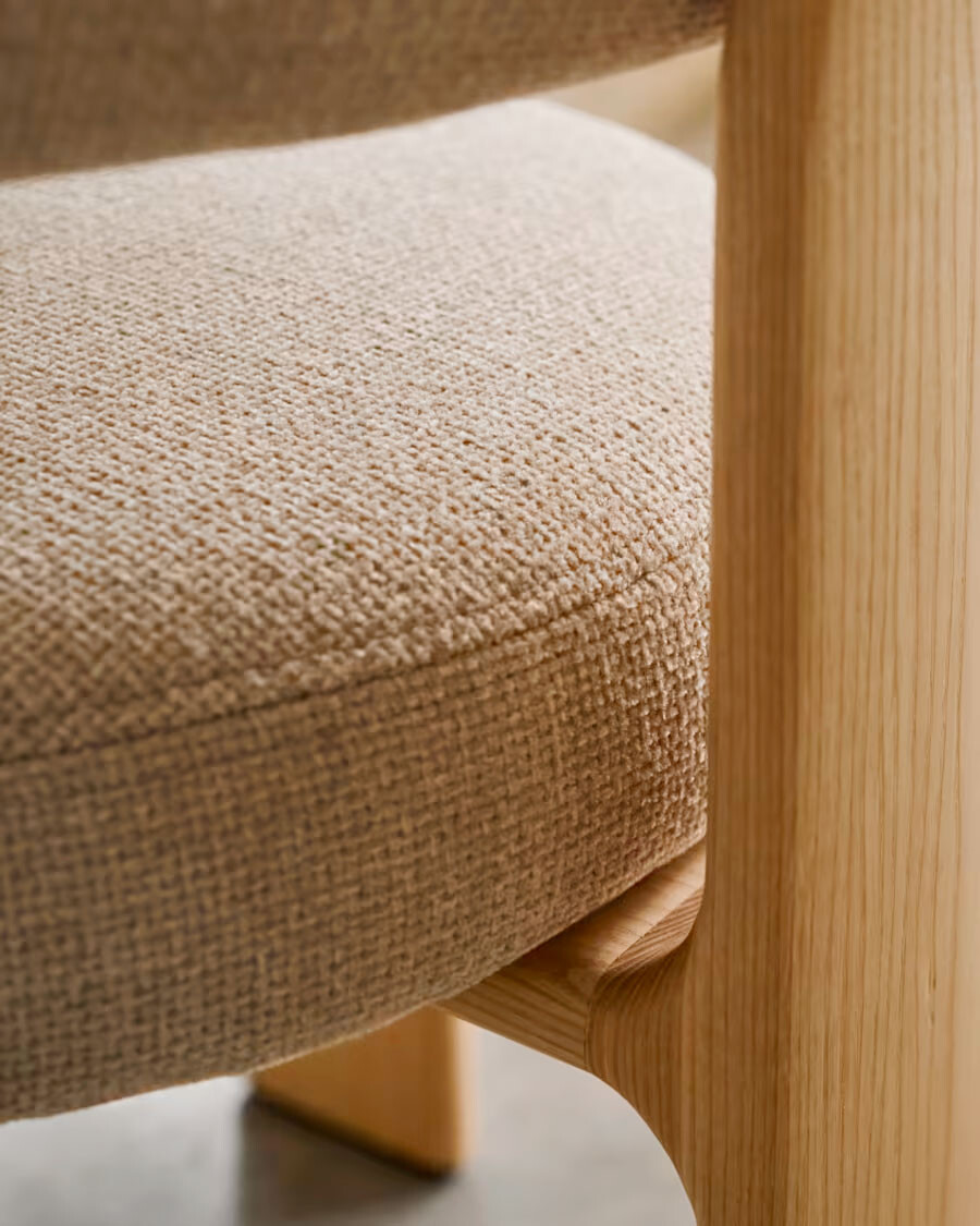 Silla Granite de 3 patas de chenilla beige y madera maciza fresno acabado natural FSC 100% Silla Granite de 3 patas de chenilla beige y madera maciza fresno acabado natural FSC 100%