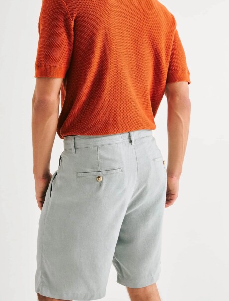 BERMUDA BÁSICA MODELO CHINO VERDE