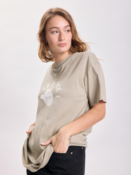 Remera oversize estampa Oliva