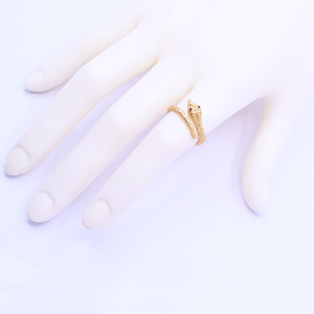 Anillo oro 18k brillantes y rubíes serpiente con punzones. Anillo oro 18k brillantes y rubíes serpiente con punzones.