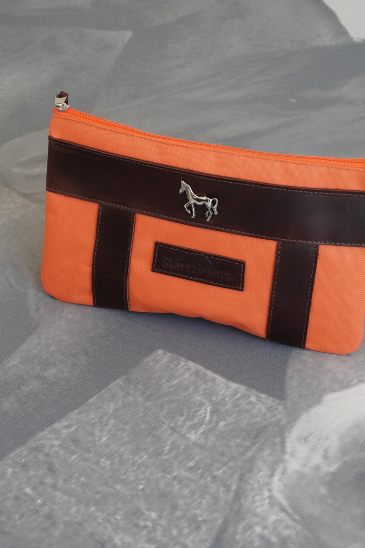 Sobre Cartuchera Mustang Chocolate / Naranja