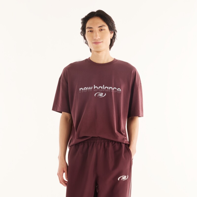 Remera New Balance de Hombre - Trackside - MT6279IZYLR BORDEAUX
