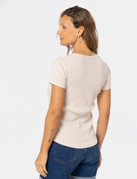 REMERA CON BOTONES Beige