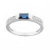 Anillo Elizabeth en oro blanco 18k con brillantes y zafiro Anillo Elizabeth en oro blanco 18k con brillantes y zafiro