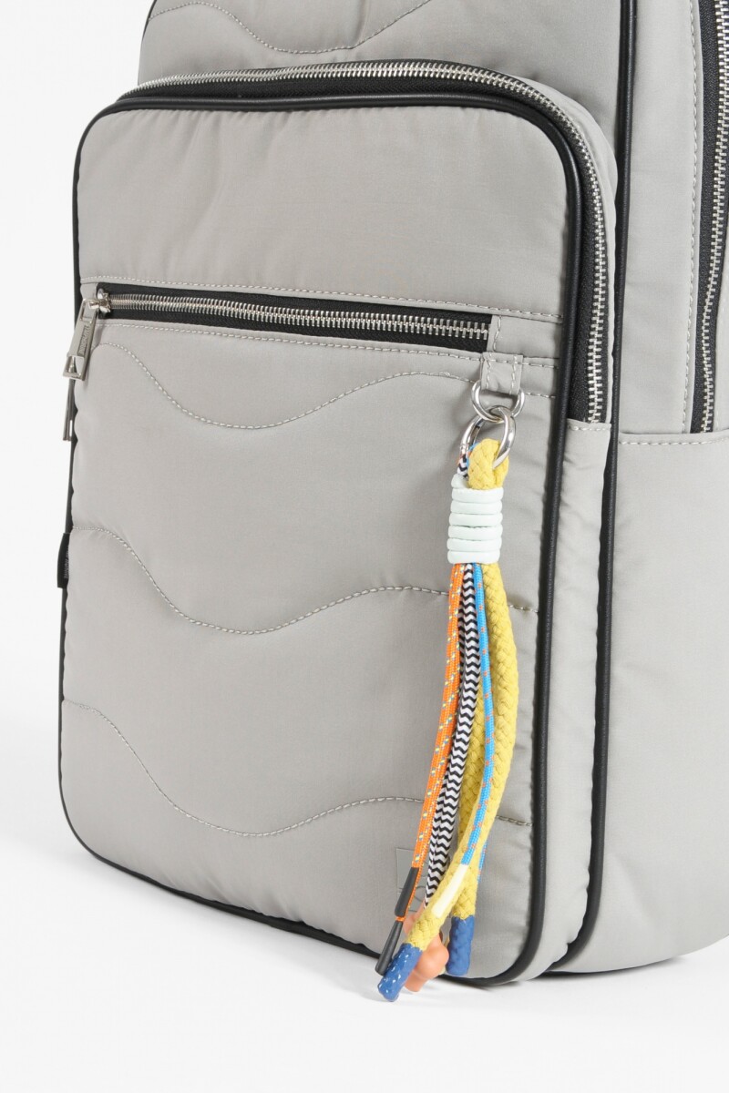 Mochila porta laptop pespunte con llavero verde