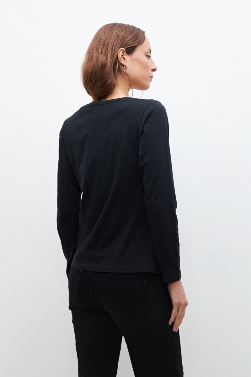 Remera escote base manga larga negro