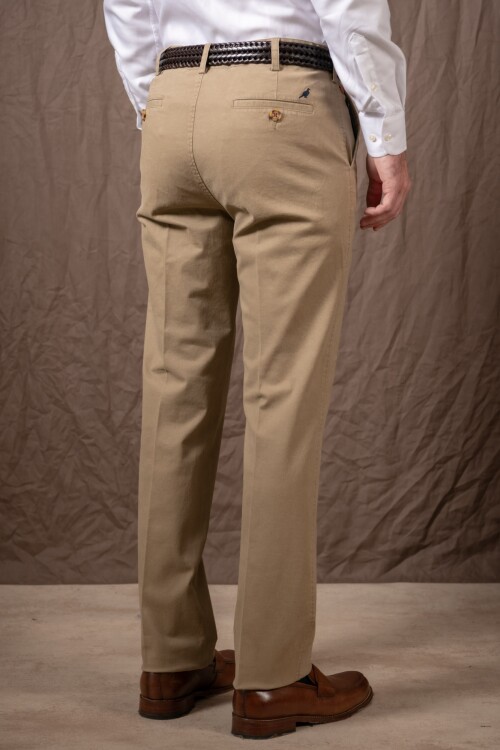 Pantalón gabardina clásico Tostado