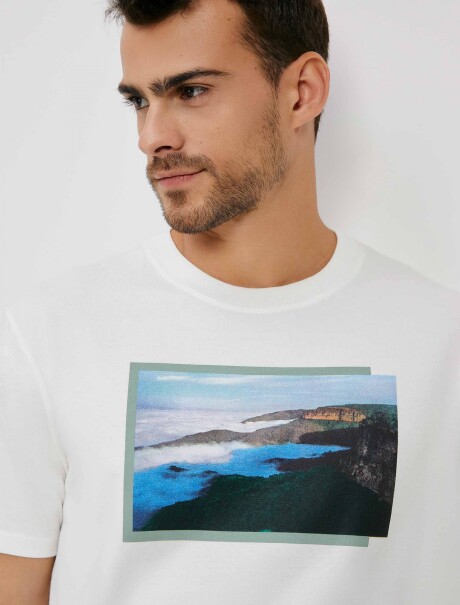 CAMISETA CON ESTAMPA VERDE