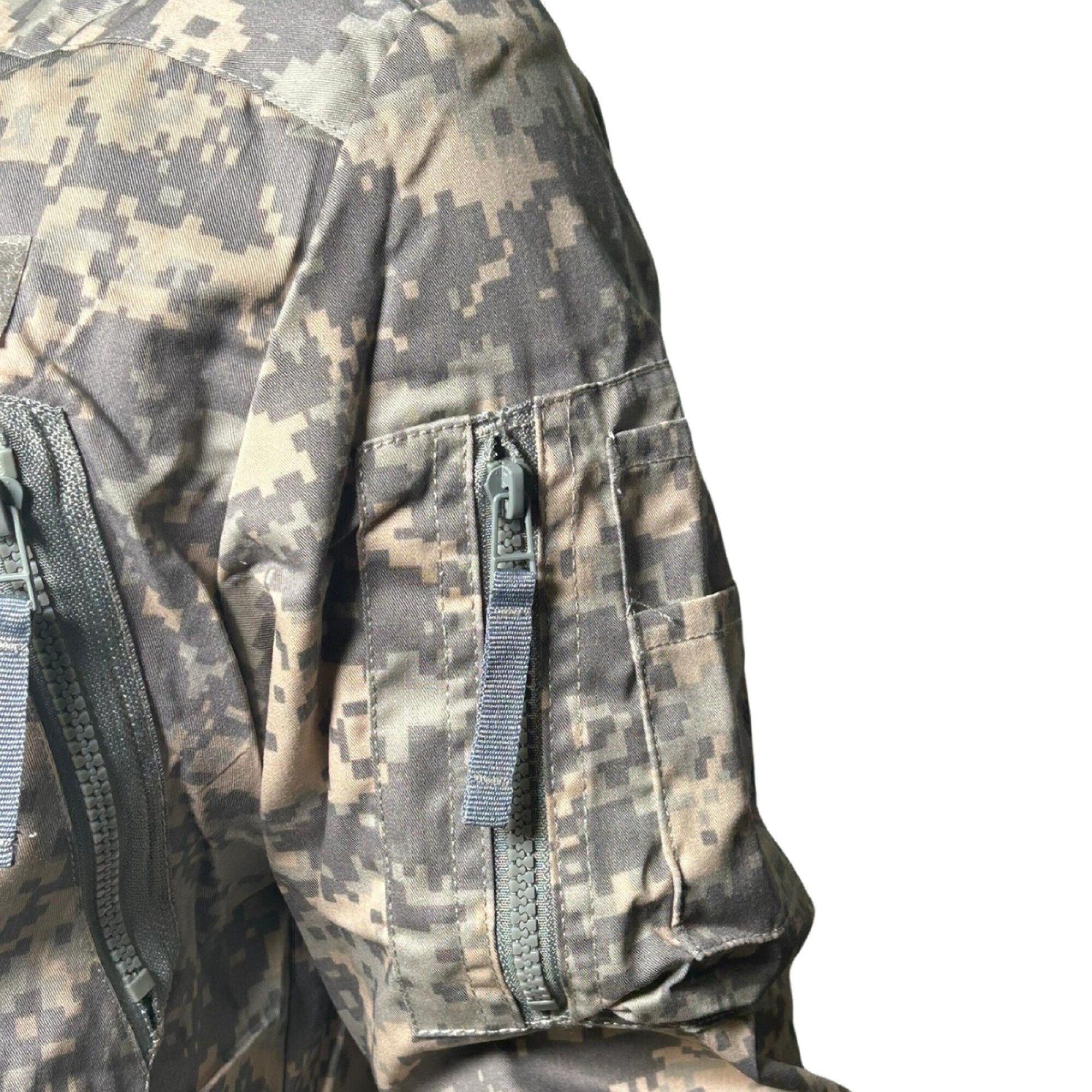 Camisa táctica con bolsillos y velcros Pixelado — Aventureros