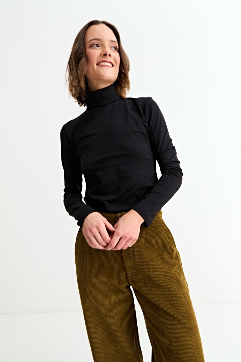 Remera cuello polera m/l básica NEGRO