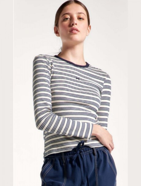 CAMISETA MANGA LARGA CON ESTAMPADO NEGRO