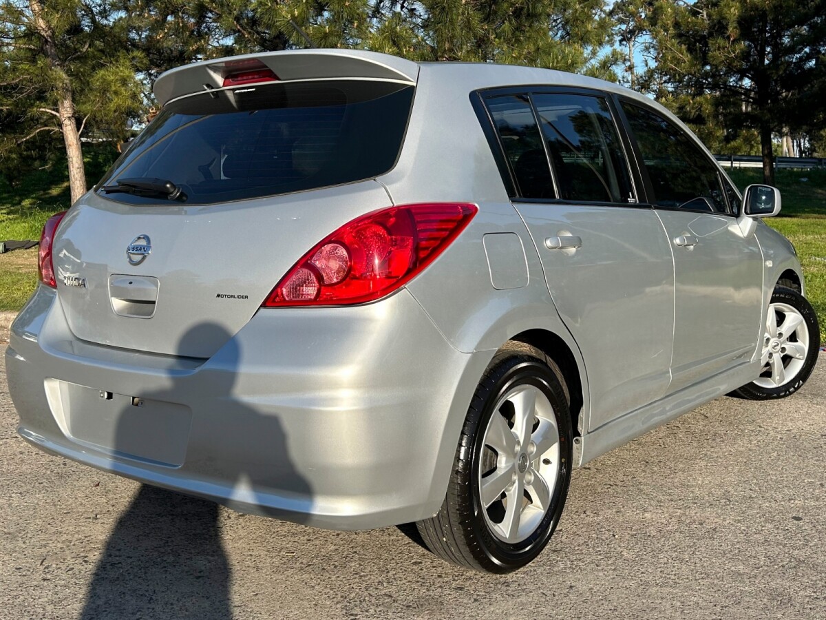 Nissan Tiida 1.8 EXCELENTE ESTADO! | Permuta / Financia Nissan Tiida 1.8 EXCELENTE ESTADO! | Permuta / Financia