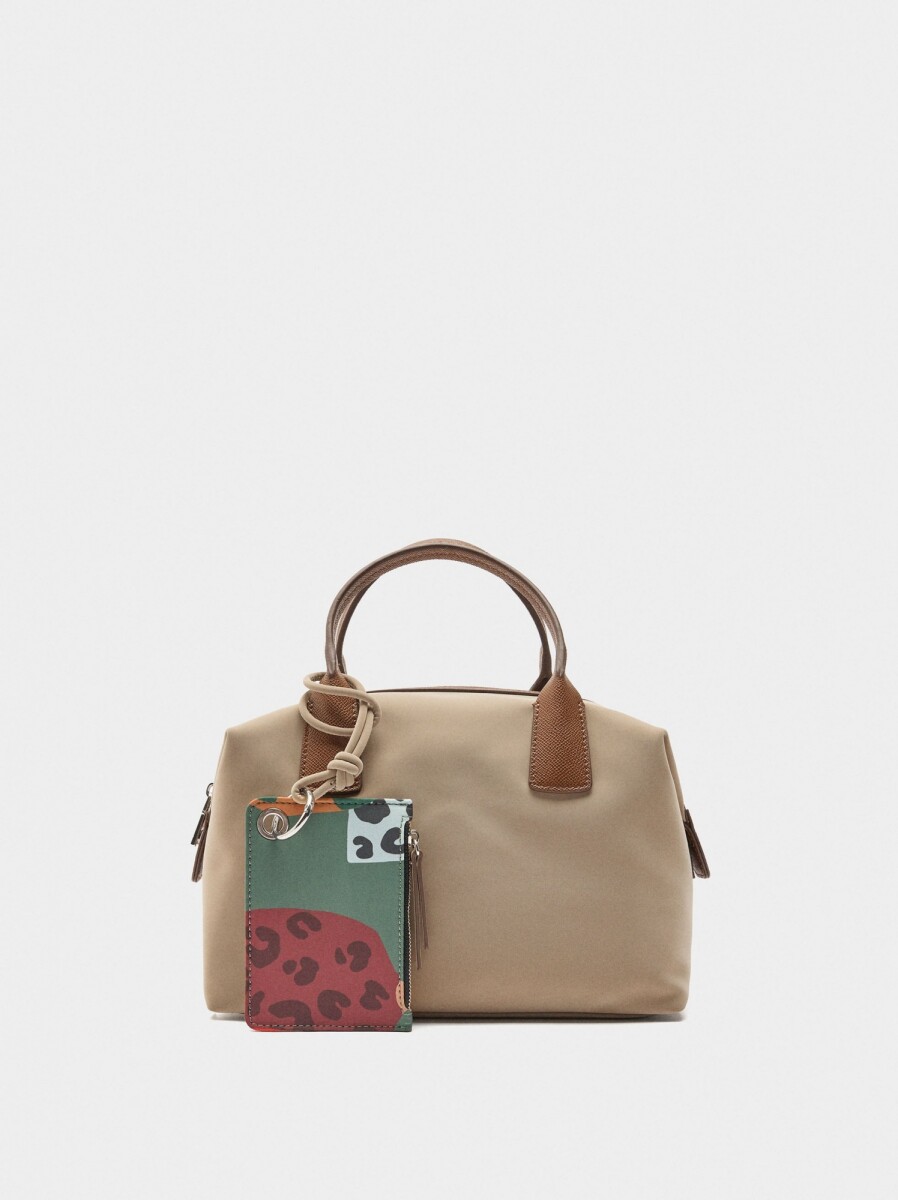 Bolso Tote Textura Suave Con Colgante - camel 