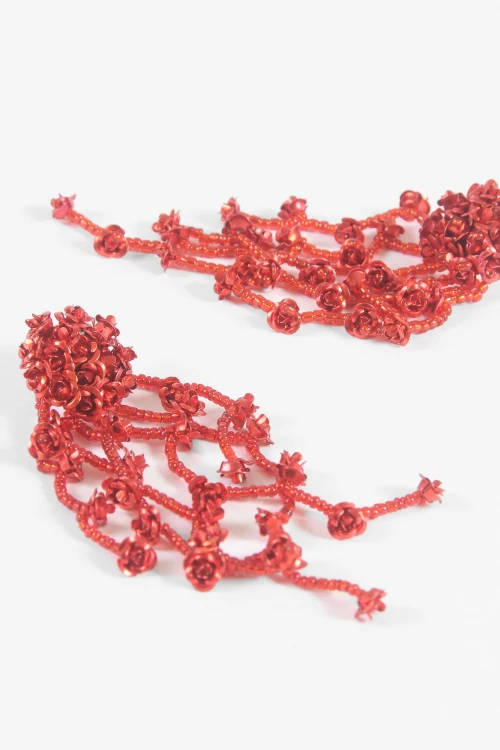 Caravanas larga flor detalles mostacillas rojo