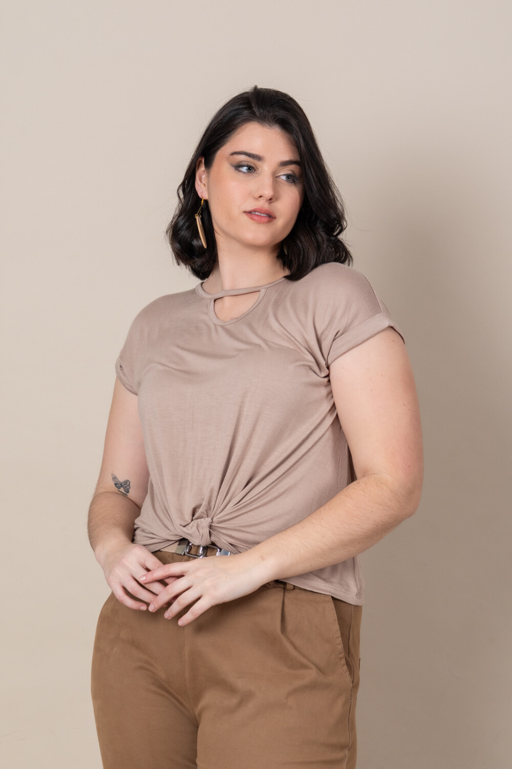 REMERA NUDO Beige