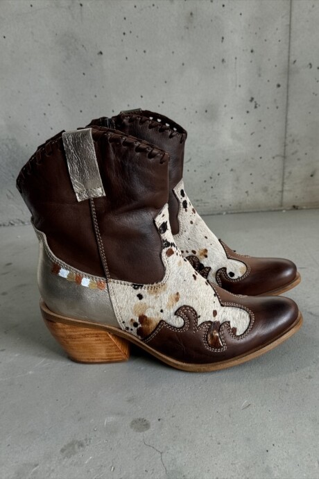 Bota Joaquina Chocolate Con Print Y Arte Bota Joaquina Chocolate Con Print Y Arte