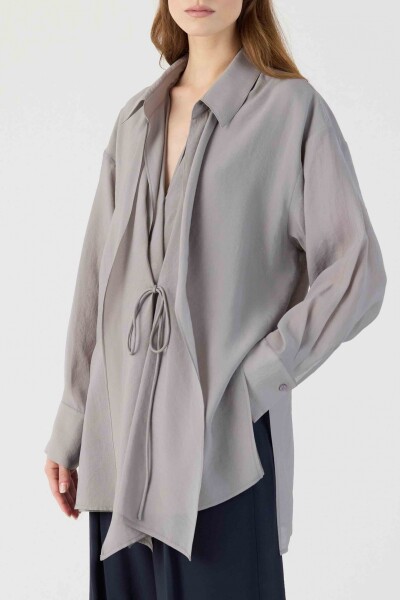 CAMISA CON LAZO Gris