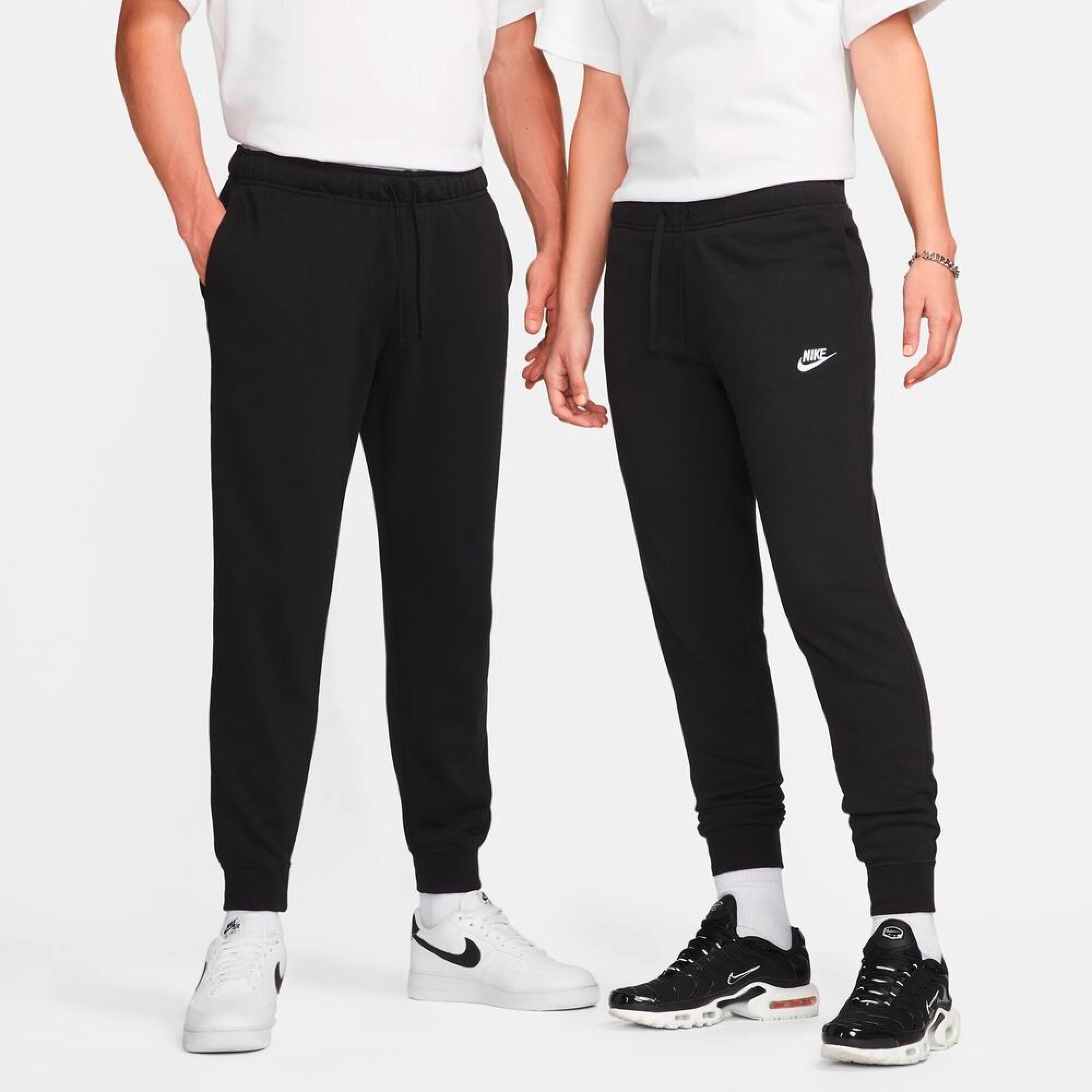 Pantalon Largo Nike Club Fleece Mid Rise de Mujer Negro La Cancha