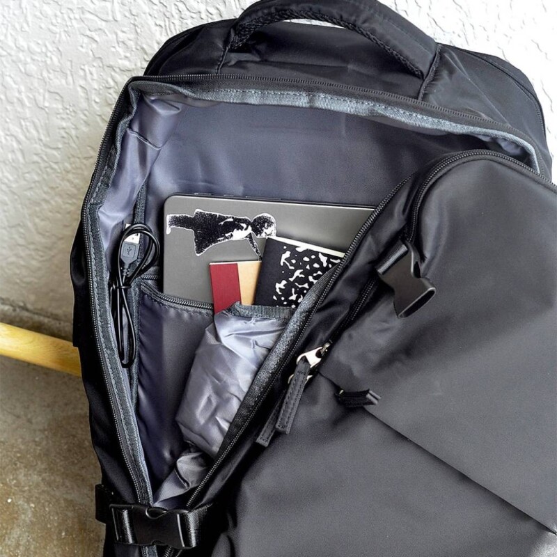 Mochila de viaje para carry on negro