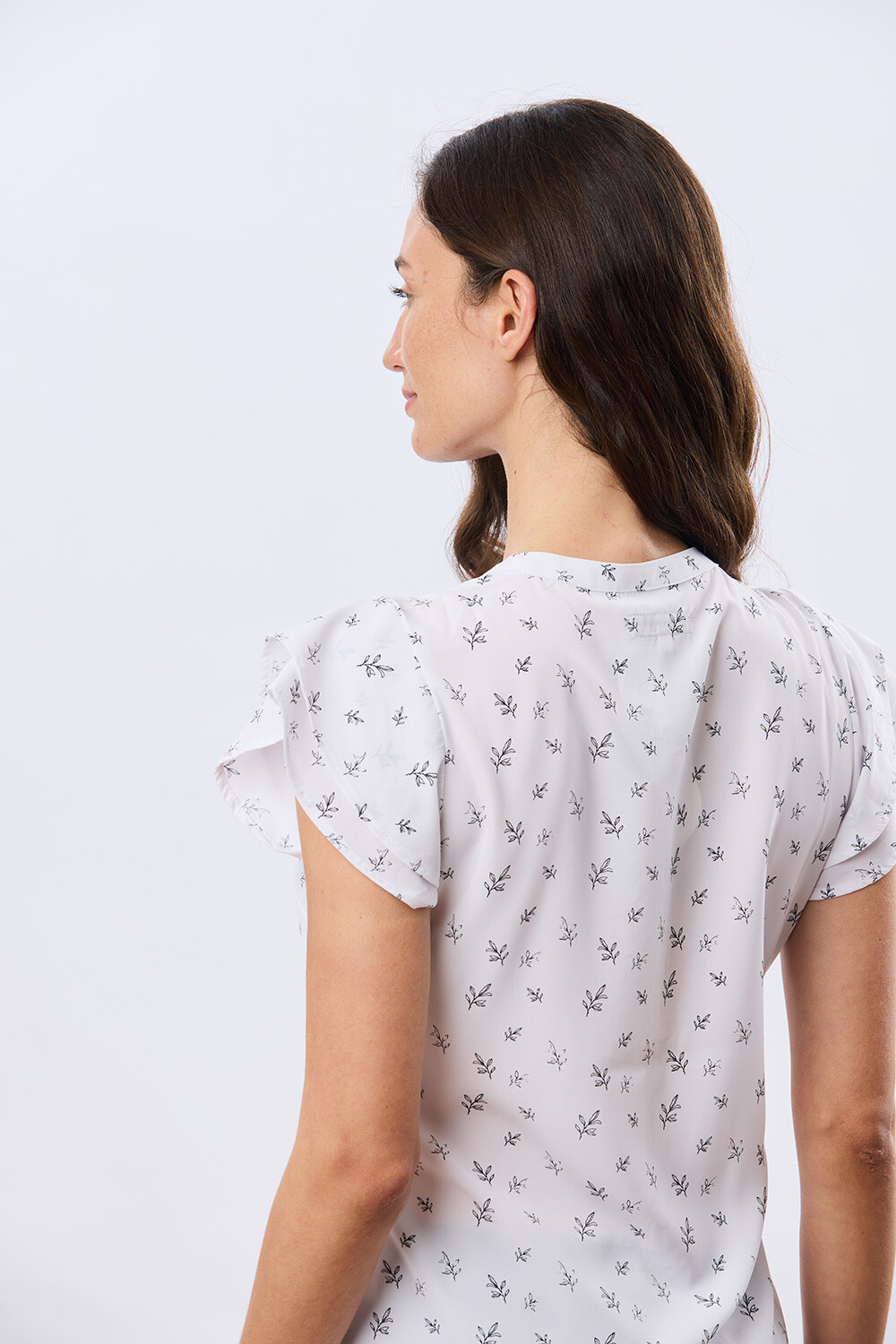BLUSA CON VOLADOS Hojas Negra