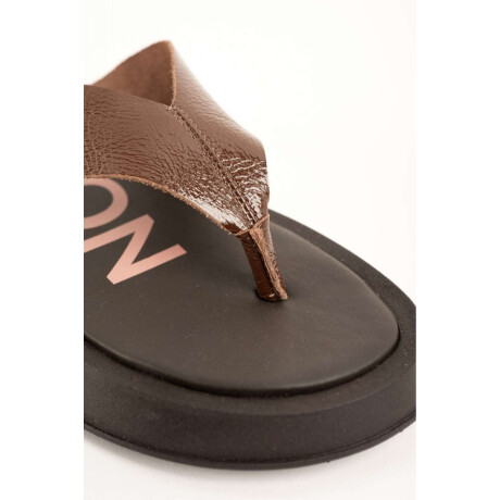 Sandalia Ojota Plataforma Chocolate