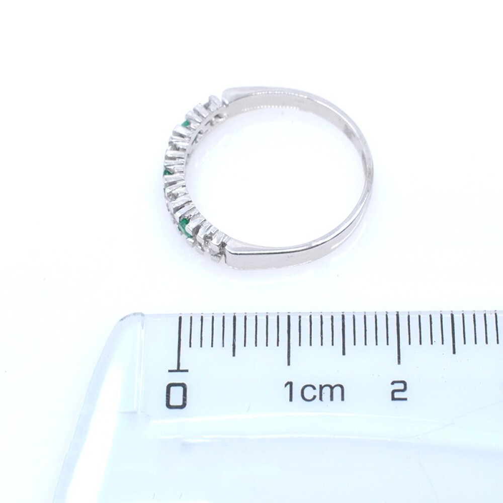 Anillo en oro 18k blanco , brillantes y esmeraldas Anillo en oro 18k blanco , brillantes y esmeraldas