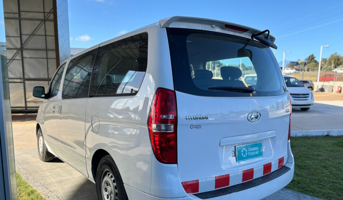 Hyundai H1 12Plz Minibus Diesel - 2014 Hyundai H1 12Plz Minibus Diesel - 2014