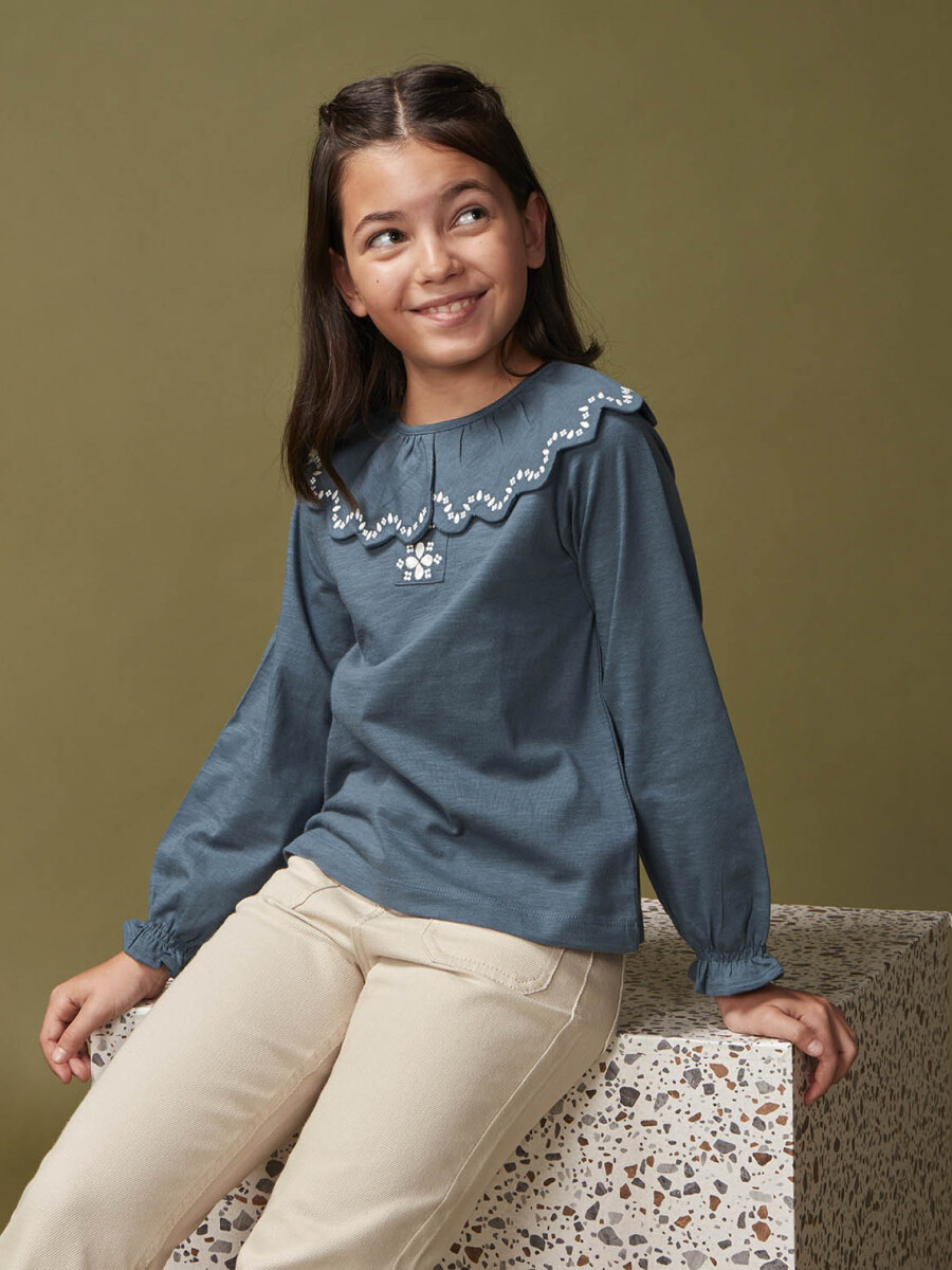 Camiseta Con Bordado Petroleo