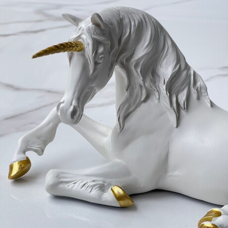 Escultura Unicornio Resina Alto 15cm x Largo 33cm x Ancho 16cm Escultura Unicornio Resina Alto 15cm x Largo 33cm x Ancho 16cm
