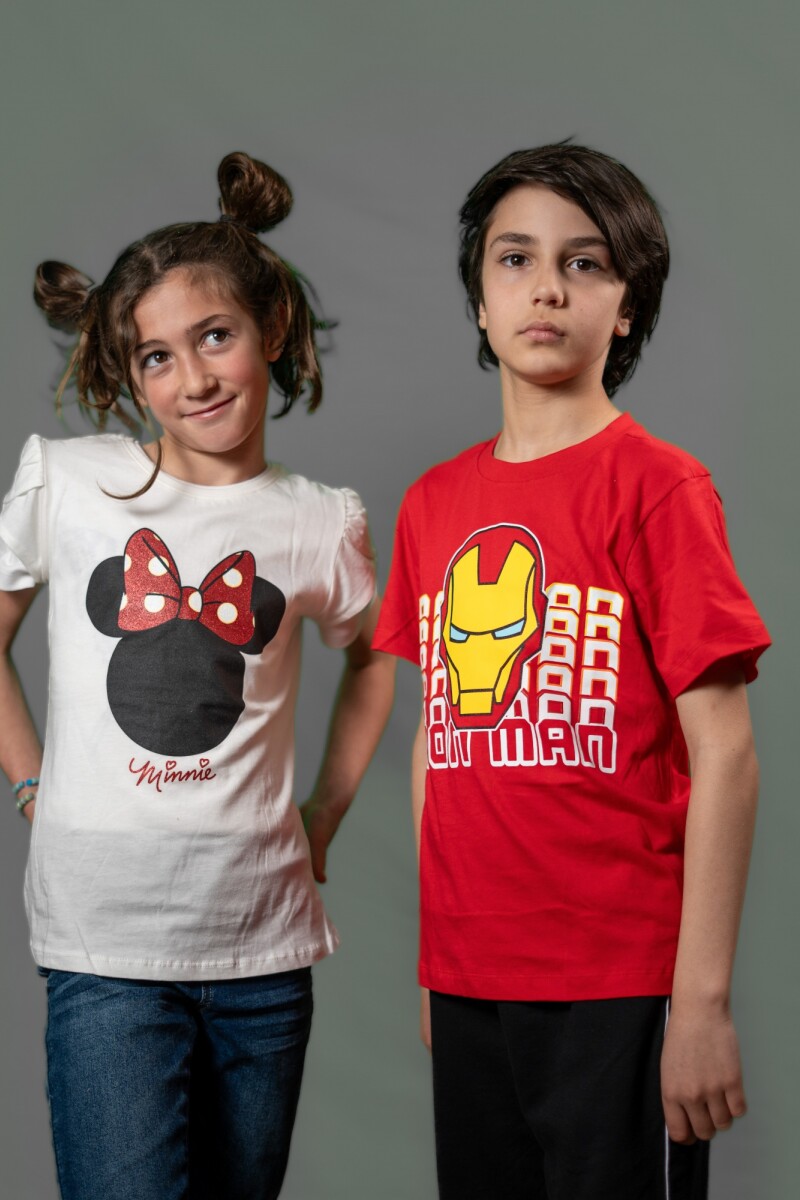 Remera niño Avengers ROJO