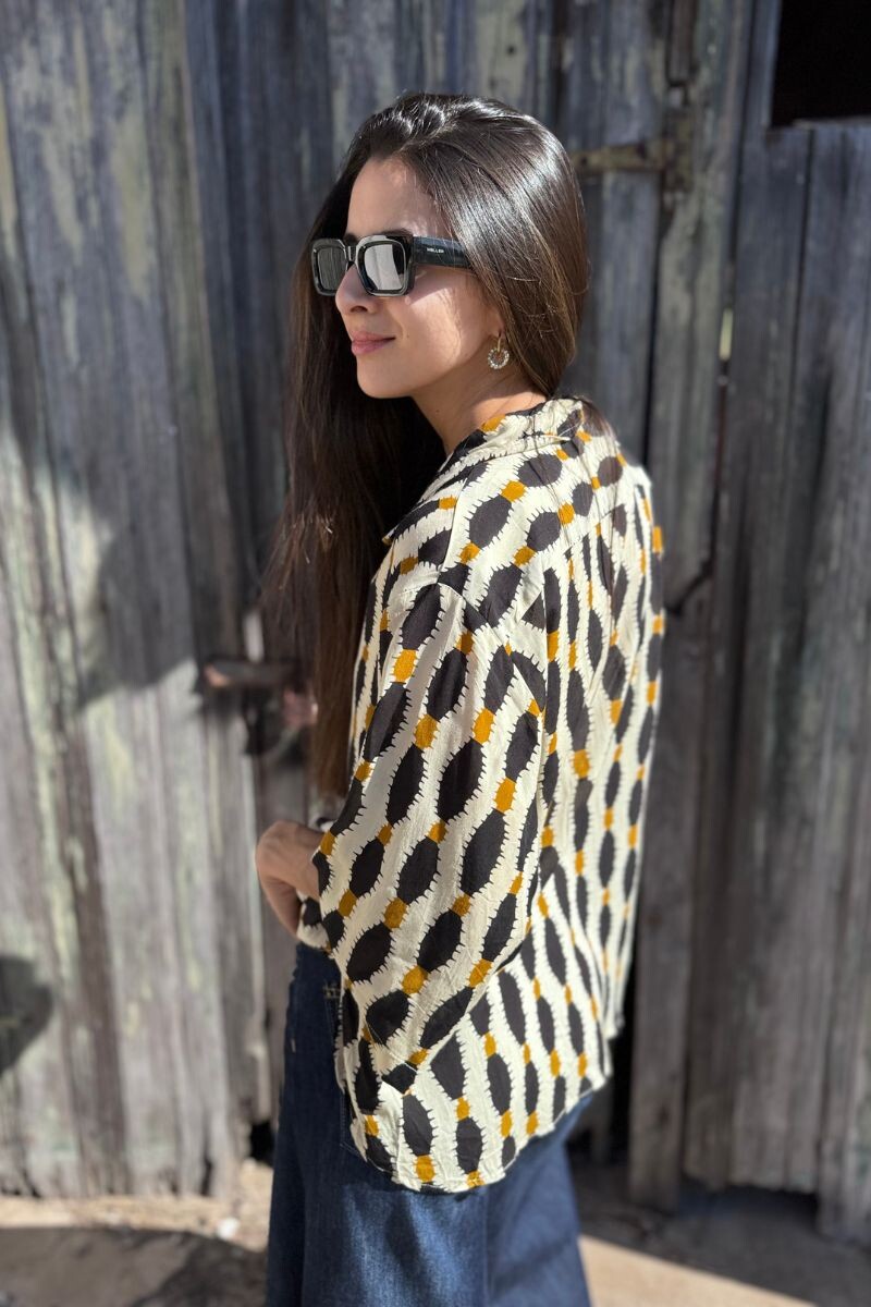 Camisa Flora Estampado negro, blanco y mostaza