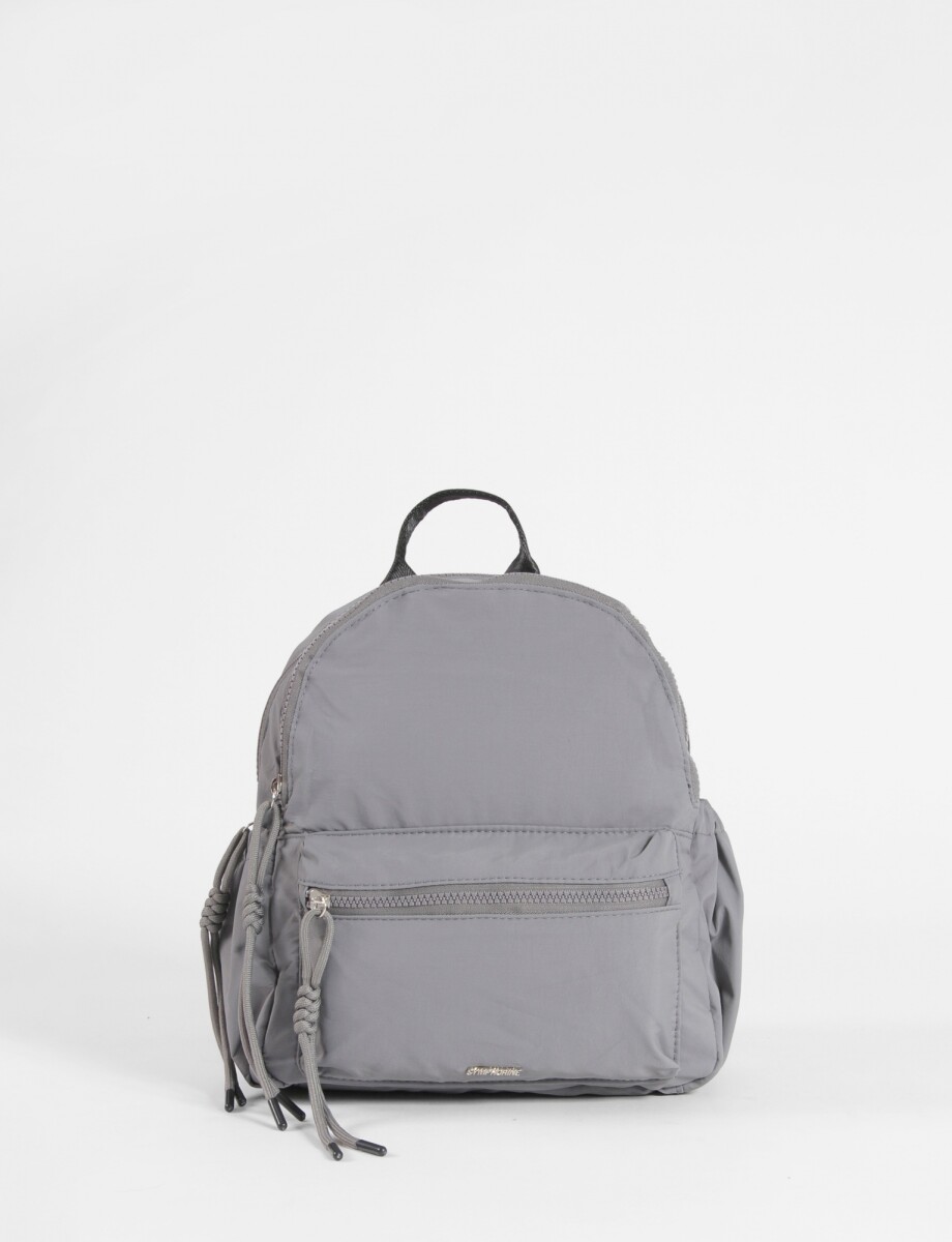 Mochila mediana cierres con strap carry - gris 