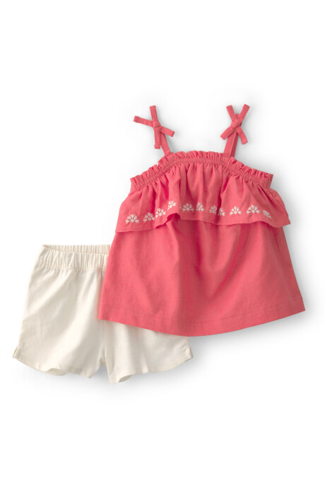 Set dos piezas de lino, short marfil y musculosa coral Set dos piezas de lino, short marfil y musculosa coral