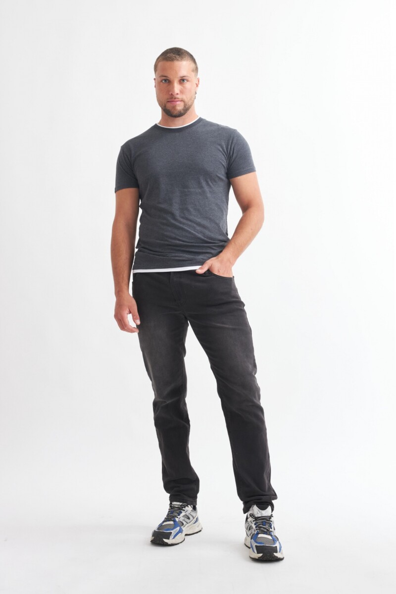 Remera con detalles a contratono GRIS OSCURO