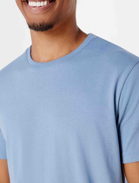 CAMISETAS BÁSICAS REGULAR WORLD AZUL CLARO