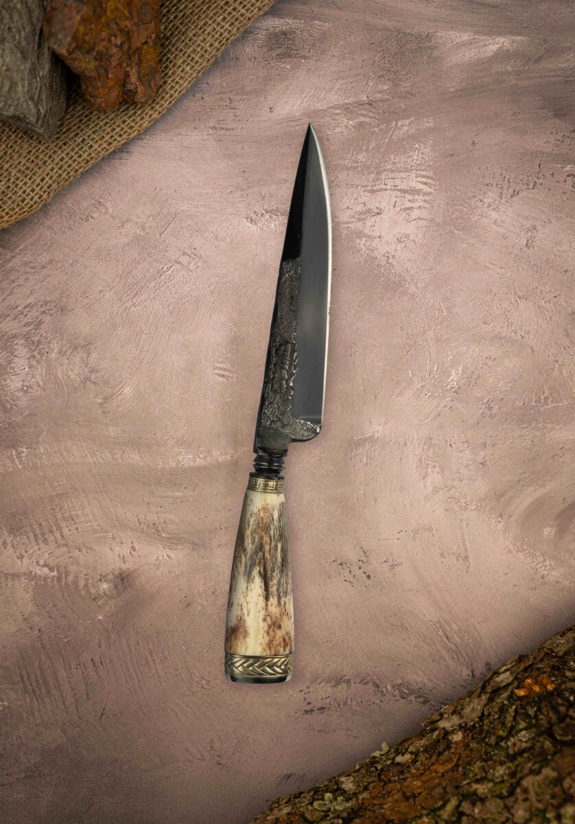 Cuchillo forjado, Cabo de hueso 