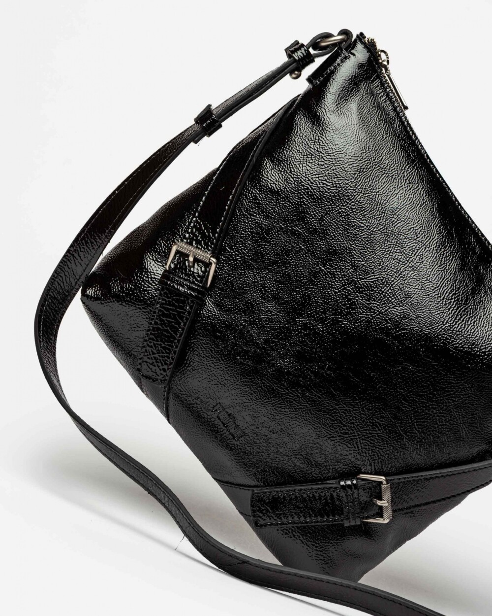 Bandolera Pocket en cuero charol arrugado Negro