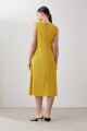 Vestido de lino acampanado con detalle desflecado pistacho
