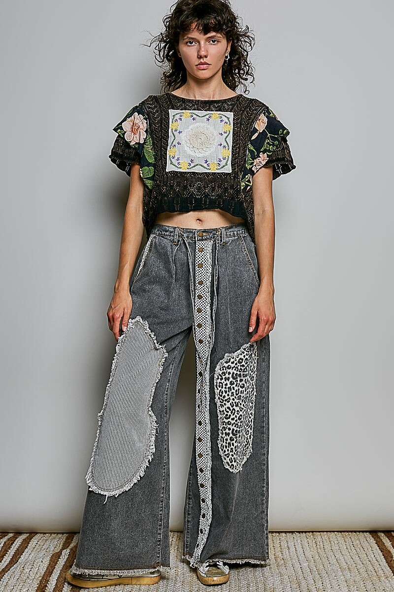 PANTALON CON PARCHE Negro